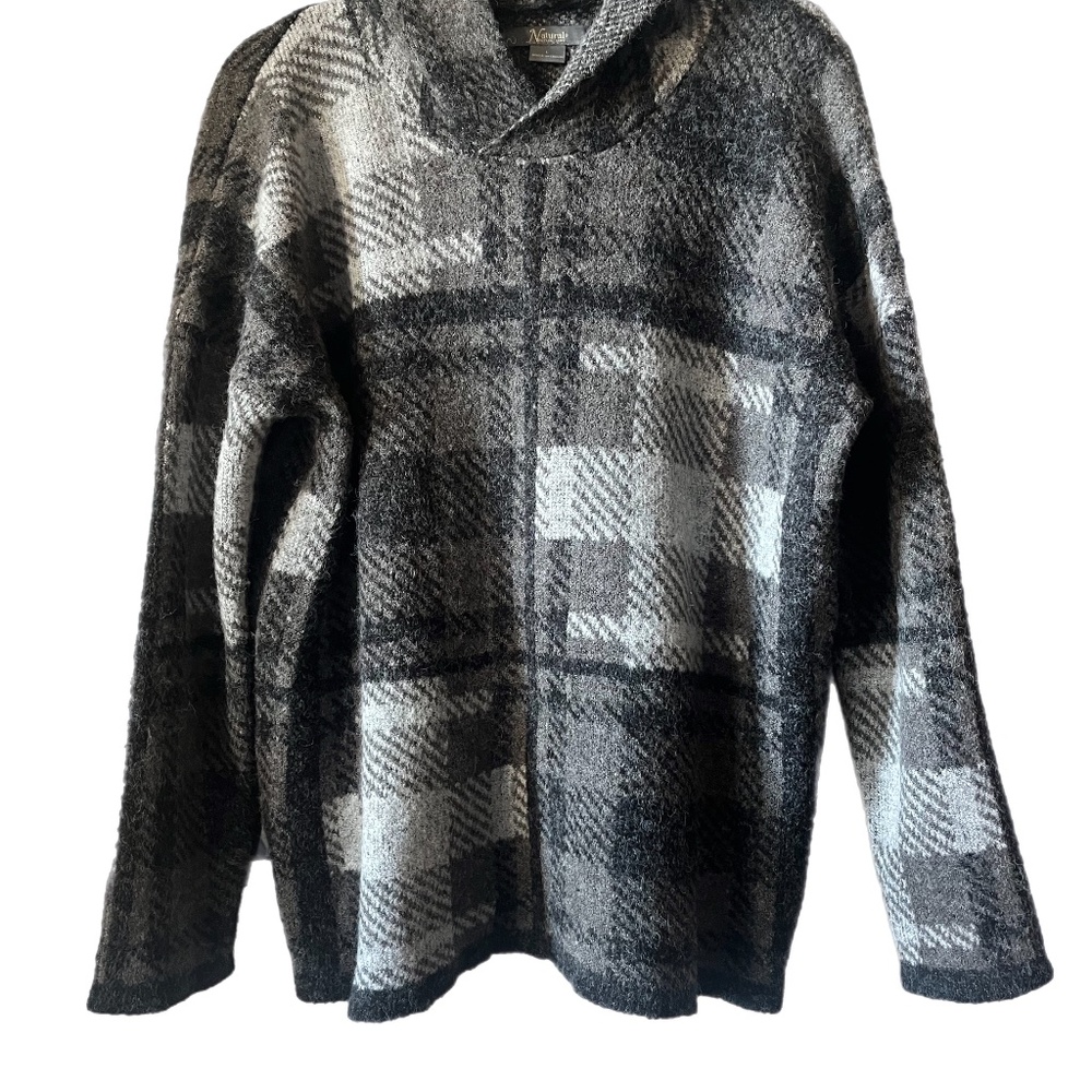 NWT Plaid Fuzzy Hooded Outdoors Bass pro pullover Sweater L